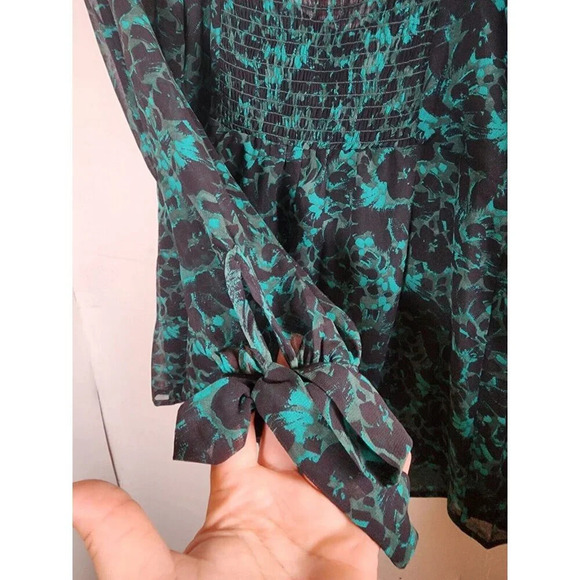 New Isabel Maternity Women's Floral Black & Green V-Neck Square-Back Blouse S - Picture 6 of 9